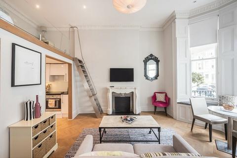Studio to rent, Lexham Gardens, W8