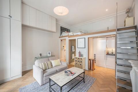 Studio to rent, Lexham Gardens, W8