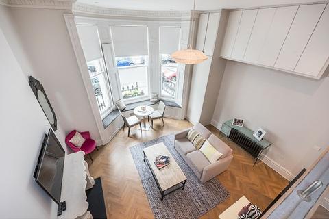 Studio to rent, Lexham Gardens, W8