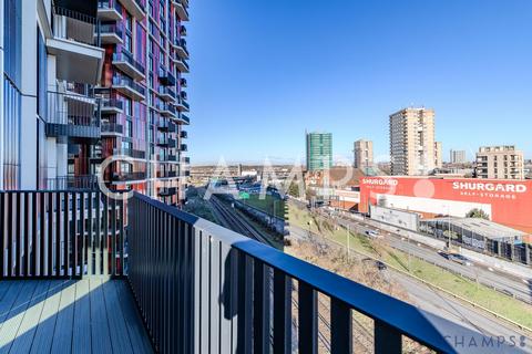 2 bedroom flat to rent, Cascade Way, W12