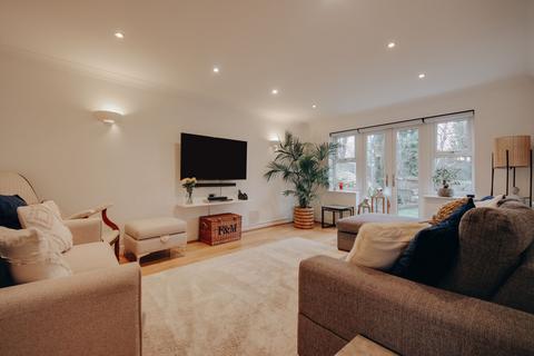 undefined, Elmhurst Close, Bushey, WD23