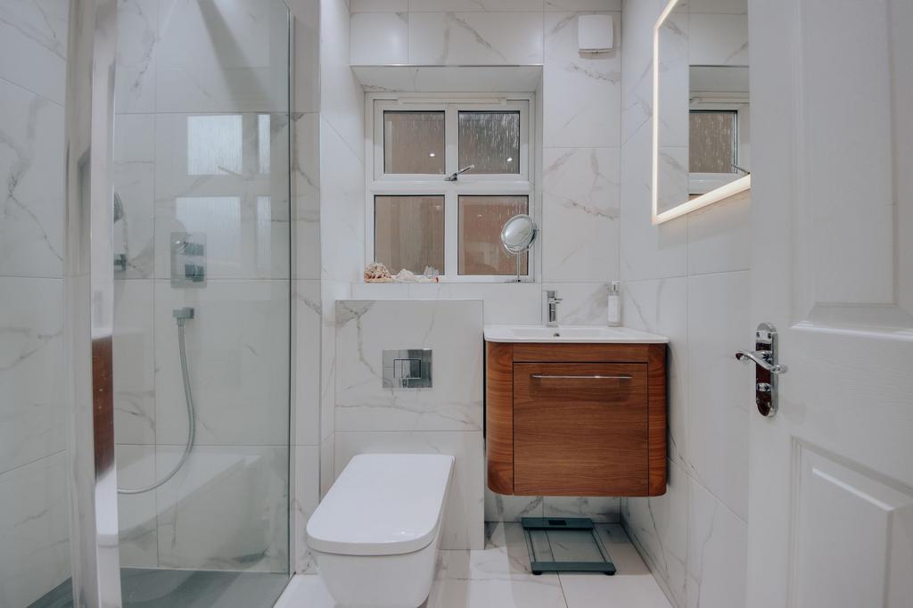 En-suite bathroom