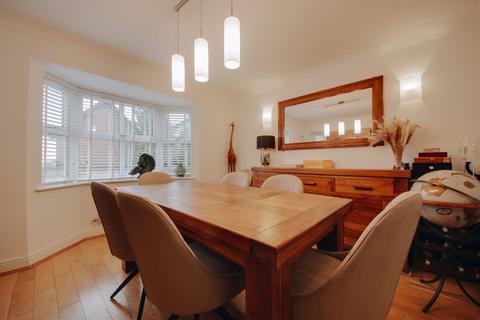 undefined, Elmhurst Close, Bushey, WD23