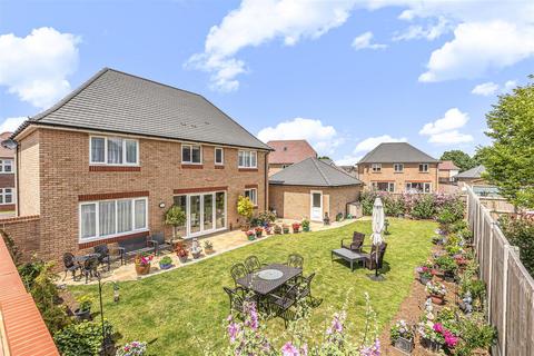 4 bedroom detached house for sale, Endeavour Drive, Tonbridge