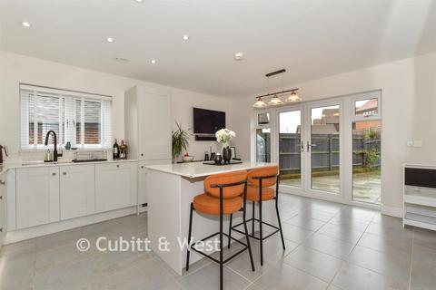 undefined, Cordingley Drive, Crawley RH11