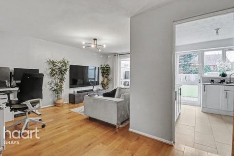 3 bedroom end of terrace house for sale, Hove Close, Grays