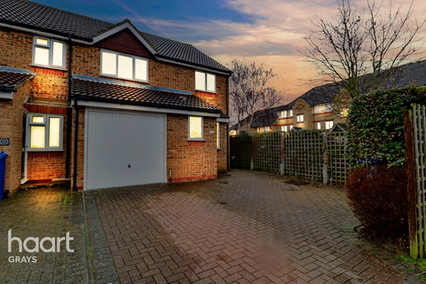 undefined, Hove Close, Grays