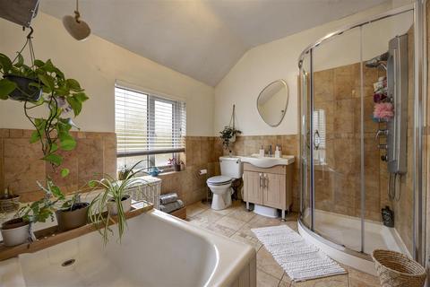 3 bedroom end of terrace house for sale, 38 New Village, Ingleton