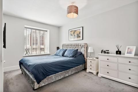 4 bedroom semi-detached house for sale, Poplar Close, Epsom, KT17