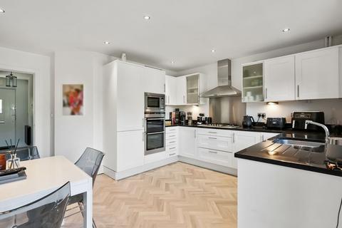 4 bedroom semi-detached house for sale, Poplar Close, Epsom, KT17