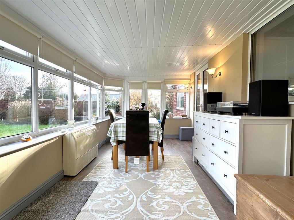 Garden Room 982