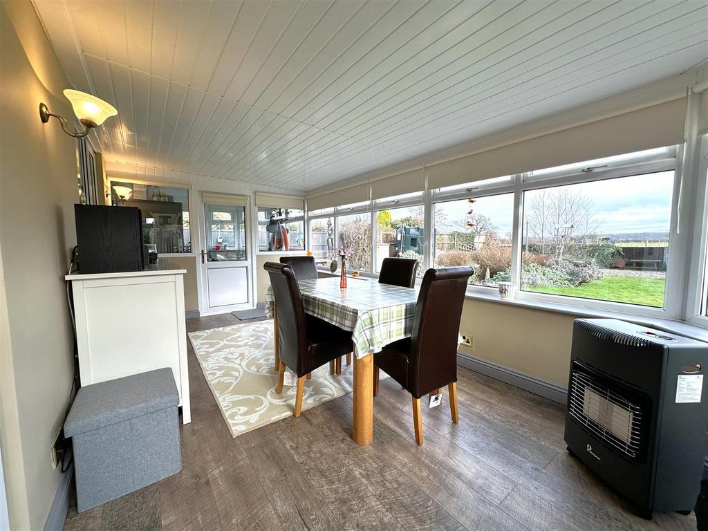 Spacious Garden Room 990