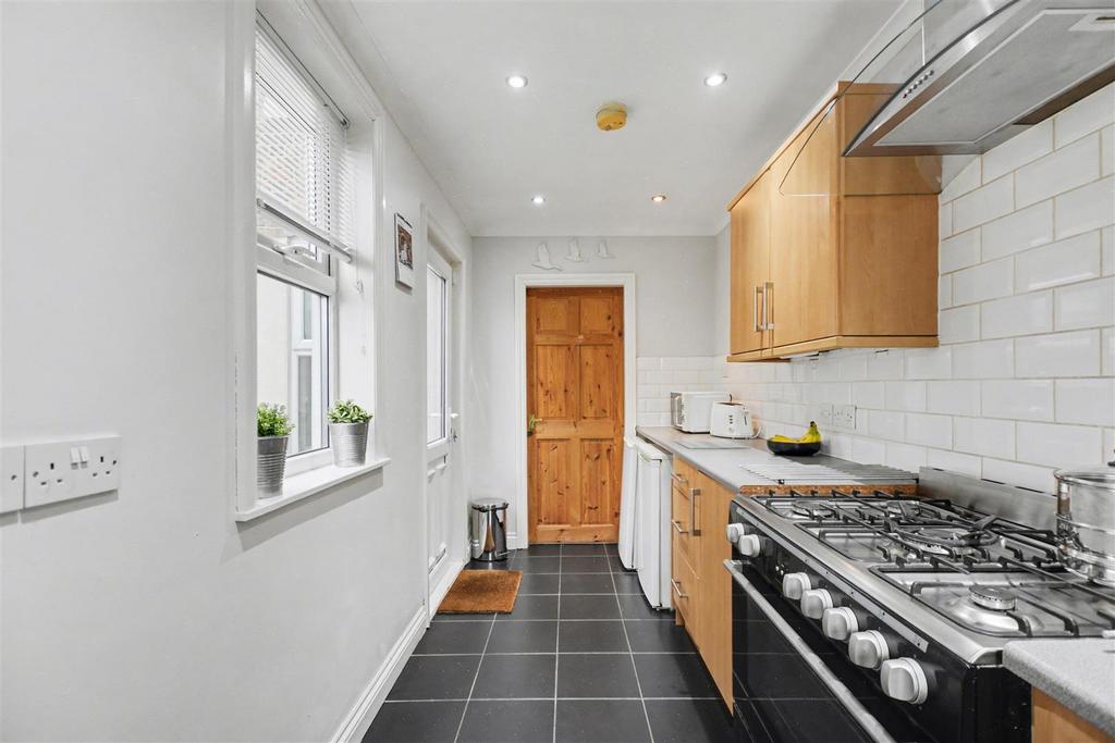 Kitchen 2.jpeg