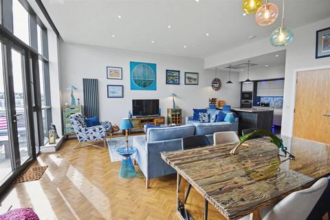 2 bedroom apartment for sale, Long Row, South Shields
