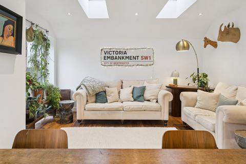4 bedroom detached house for sale, Wellesley Avenue, Iver SL0
