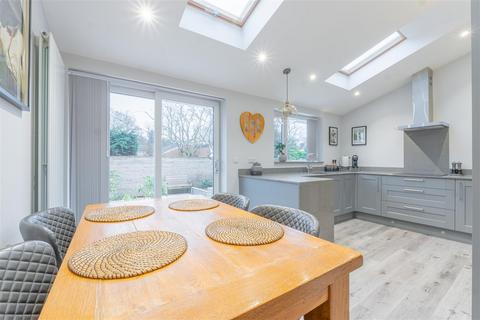 3 bedroom semi-detached house for sale, Spinney Close, Stourbridge