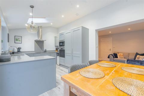 3 bedroom semi-detached house for sale, Spinney Close, Stourbridge