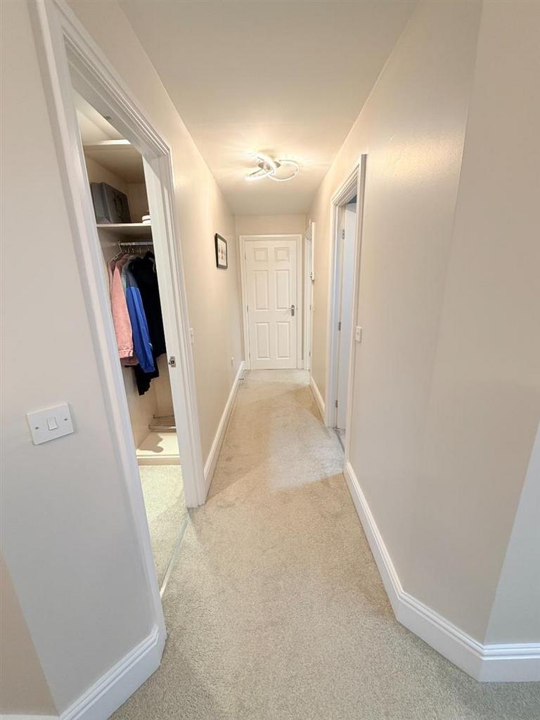 Access to dressing room and wardrobe