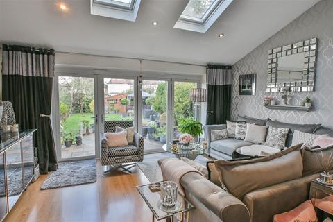 4 bedroom semi-detached house for sale, Rayleigh Road, Hutton, Brentwood