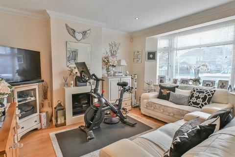4 bedroom semi-detached house for sale, Rayleigh Road, Hutton, Brentwood
