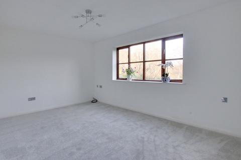 2 bedroom flat for sale, Pond Cottage Lane, West Wickham