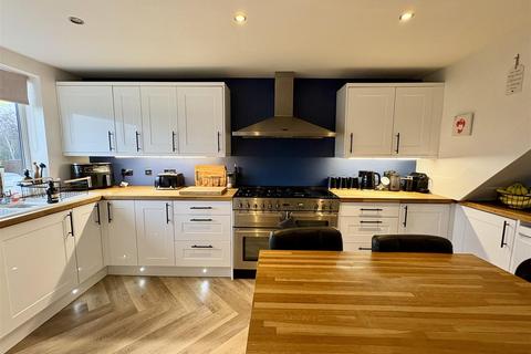 4 bedroom semi-detached house for sale, Foxcroft Drive, Rastrick, Brighouse