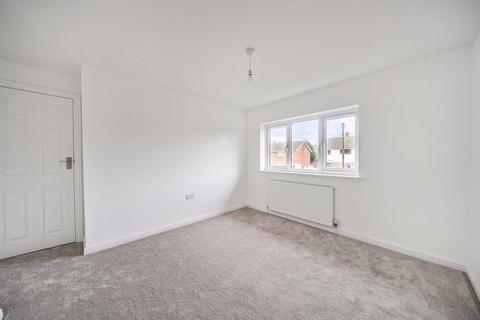 3 bedroom semi-detached house to rent, Queens Crescent, Clapham, Bedford