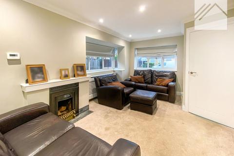 3 bedroom bungalow for sale, Waarem Avenue, Canvey Island