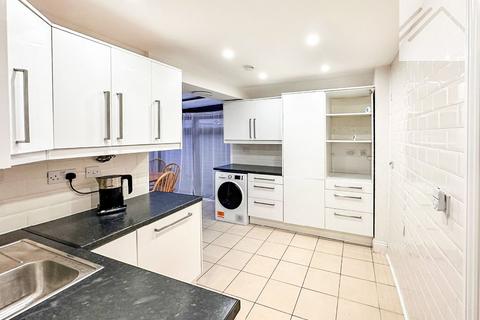 3 bedroom bungalow for sale, Waarem Avenue, Canvey Island