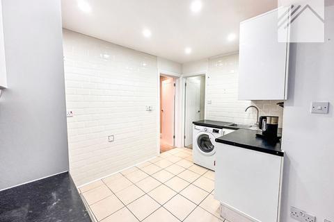 3 bedroom bungalow for sale, Waarem Avenue, Canvey Island