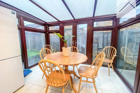 3 bedroom bungalow for sale, Waarem Avenue, Canvey Island