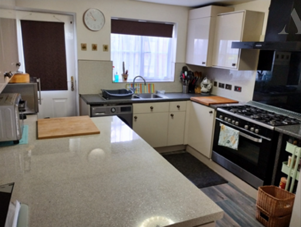 33 College Road Kitchen.PNG