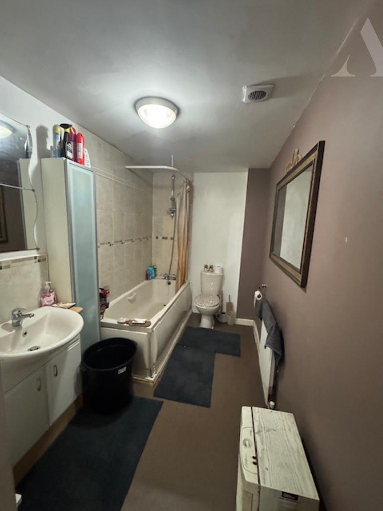 33 College Road Bathroom.jpeg