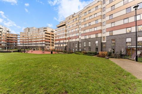 2 bedroom flat for sale, Station Road, London N11