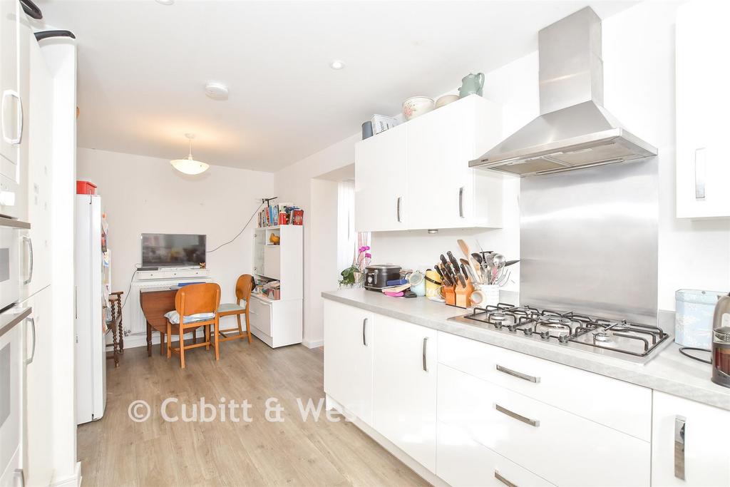 Kitchen/ Breakfast Room