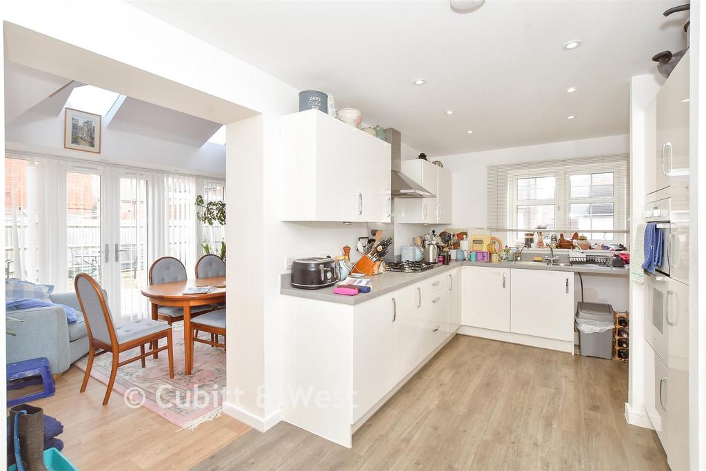 Kitchen/ Breakfast Room