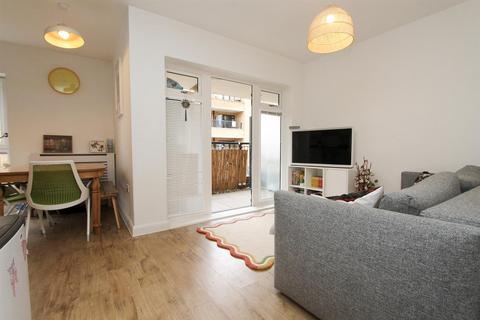 undefined, London Road, Wallington SM6