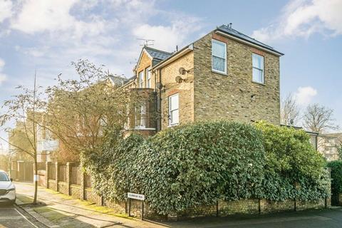 Glamorgan Road, Kingston Upon Thames KT1