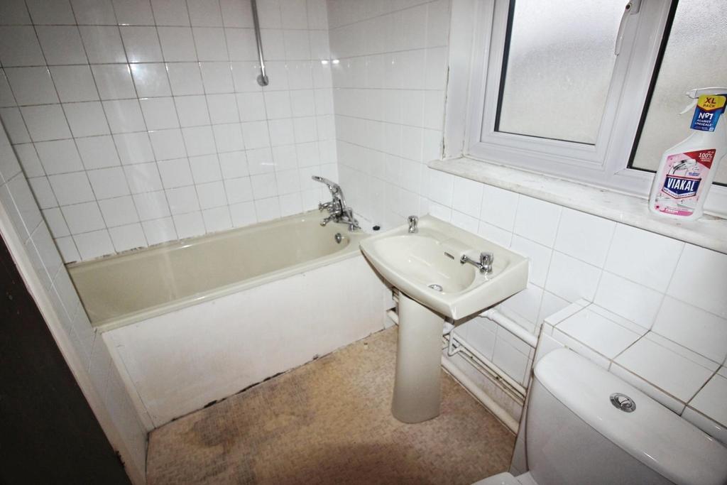 78ad9506-BATHROOM.JPG