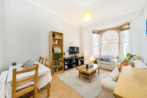 2 bedroom flat to rent, Bedford Road, London SW4