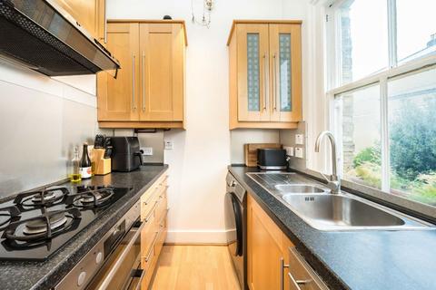 2 bedroom flat to rent, Bedford Road, London SW4
