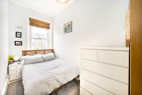 2 bedroom flat to rent, Bedford Road, London SW4