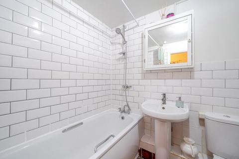 2 bedroom flat for sale, Beverley Gardens, Wembley, HA9 9RA