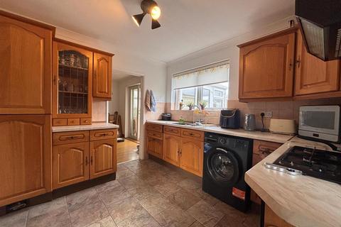 undefined, Llwyncrwn, Pontyates, Llanelli