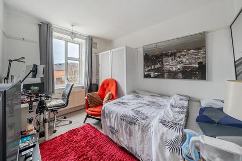 2 bedroom flat for sale, Kingston Upon Thames,  Surrey,  KT2