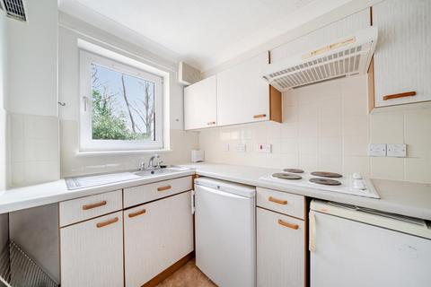 2 bedroom retirement property for sale, Kingfisher Court,  Surbiton,  KT6