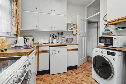 3 bedroom semi-detached house for sale, Irvington Close, Essex