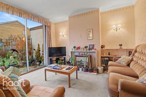 3 bedroom semi-detached house for sale, Irvington Close, Essex