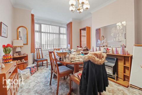 3 bedroom semi-detached house for sale, Irvington Close, Essex