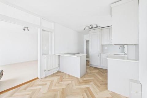 2 bedroom flat for sale, South Cliff, Eastbourne BN20
